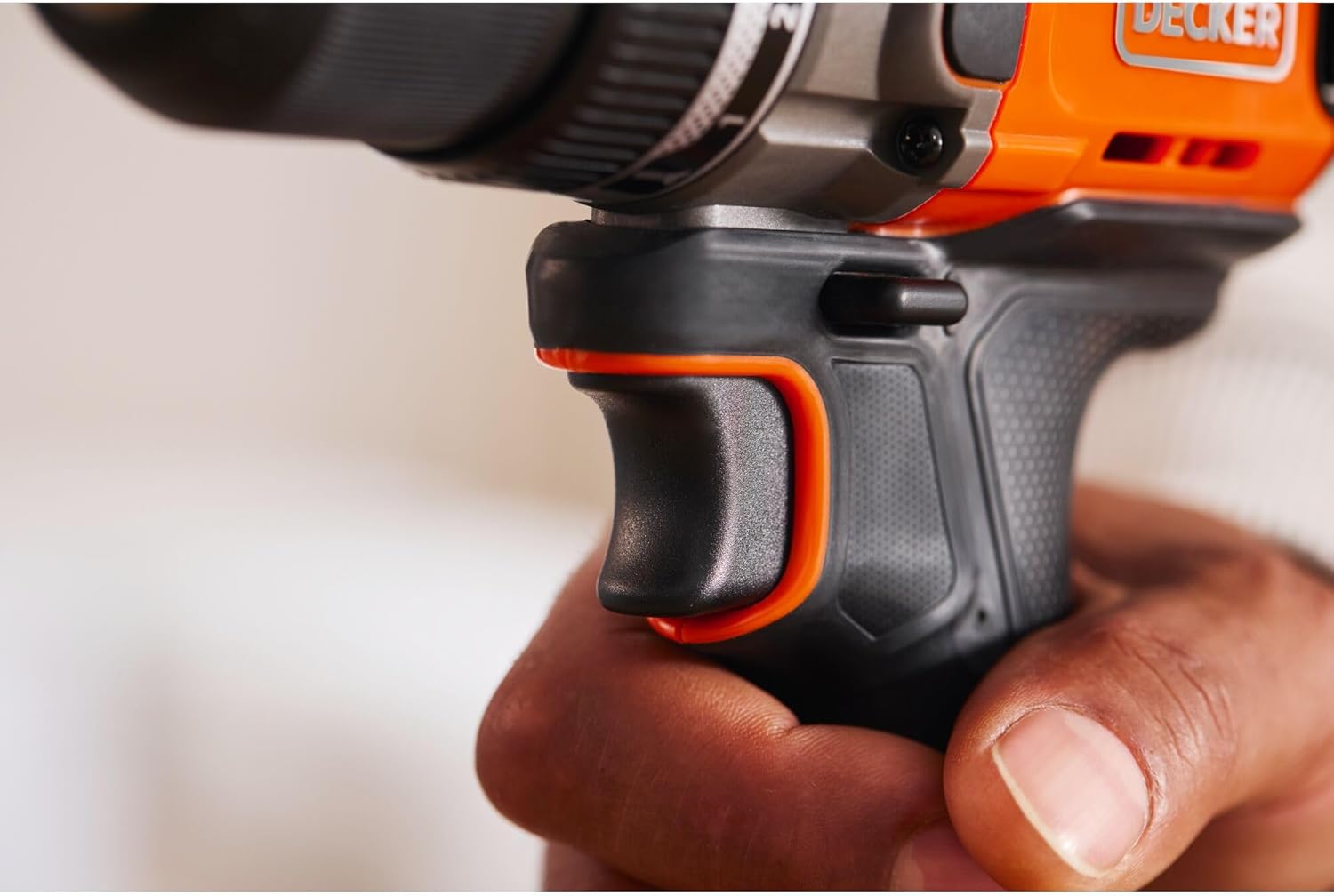 Black&Decker Akku-Bohrschrauber 18V, ohne Akku BCD382XN