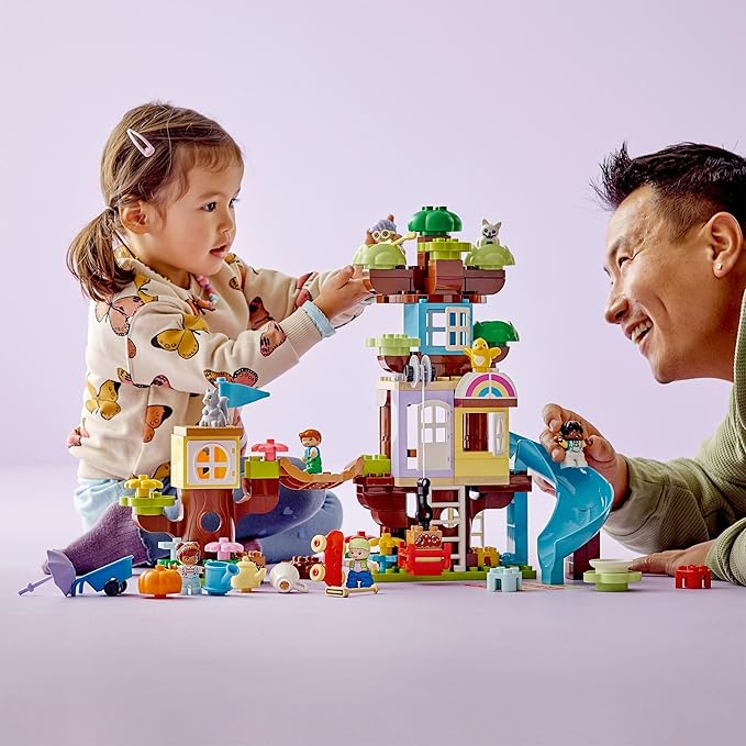 LEGO 10993 DUPLO 3-in-1 Baumhaus Spielzeug für Kleinkinder ab 3 Jahren, Mädchen und Jungen mit 4 Figuren, Tieren, Konstruktionsspielzeug mit Bausteinen und Einer Rutsche, Lernspielzeug