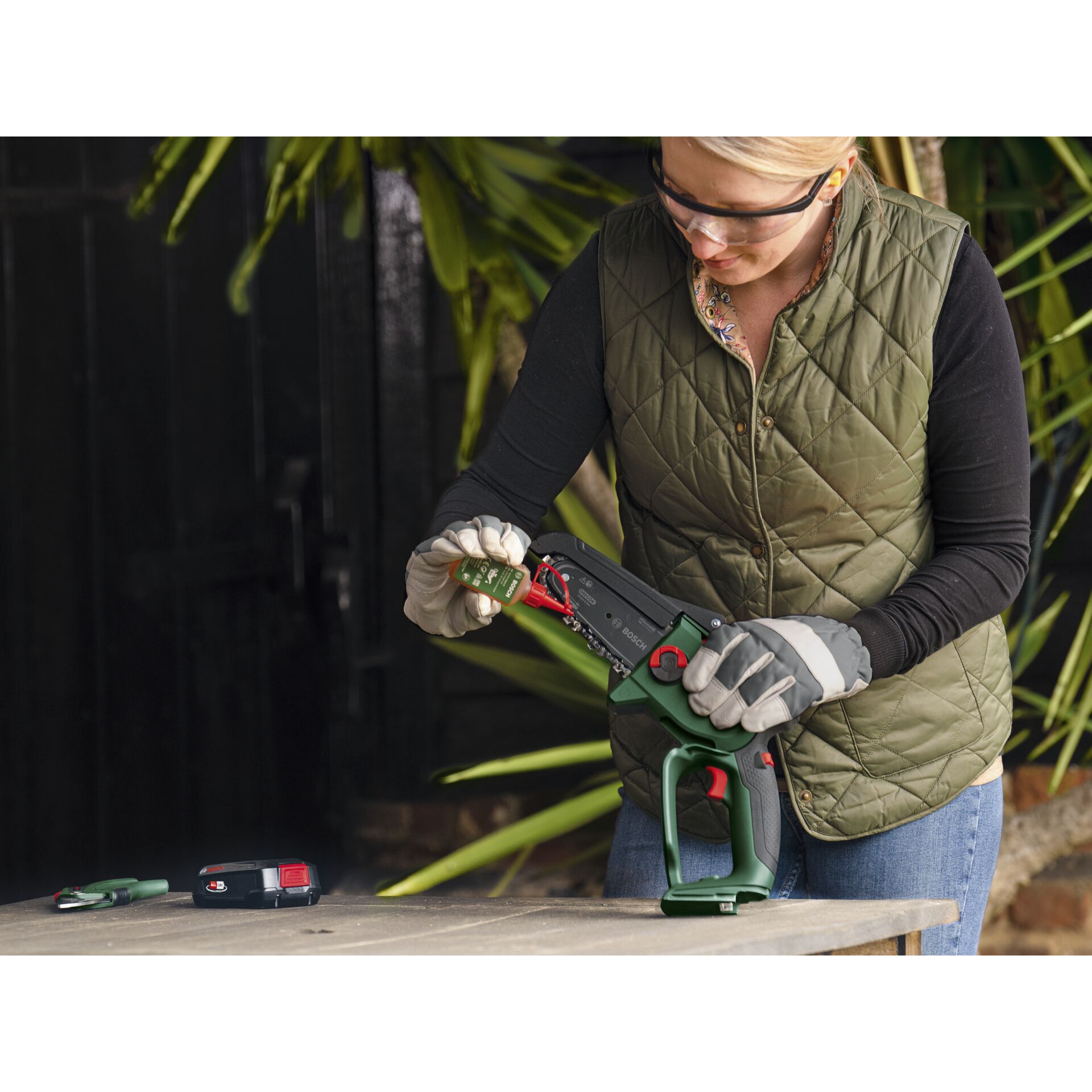 Bosch EasyChain 18V-15-7 Akku-Baumsäge Bosch EasyChain 18V-15-7 Akku-Baumsäge