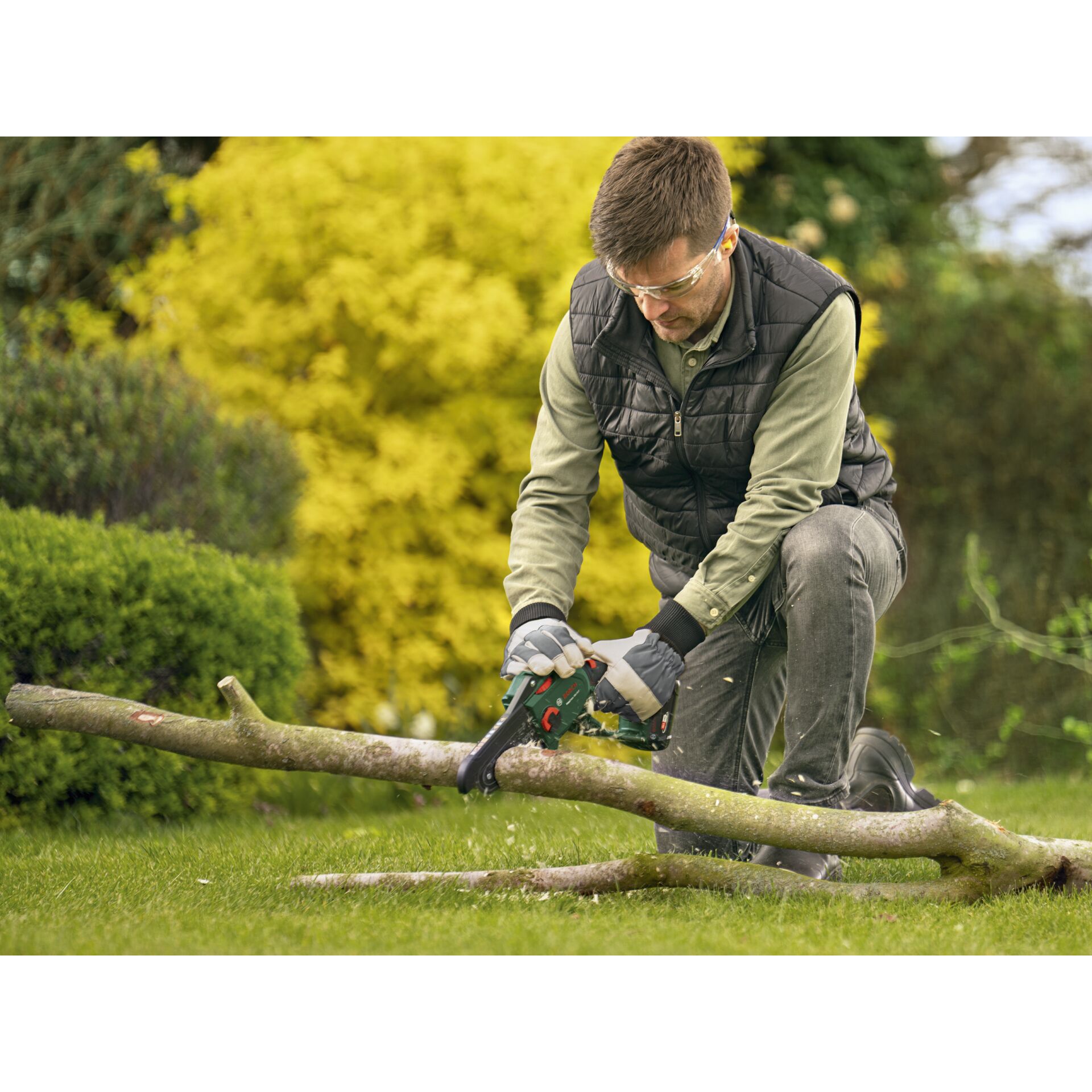 Bosch EasyChain 18V-15-7 Akku-Baumsäge Bosch EasyChain 18V-15-7 Akku-Baumsäge
