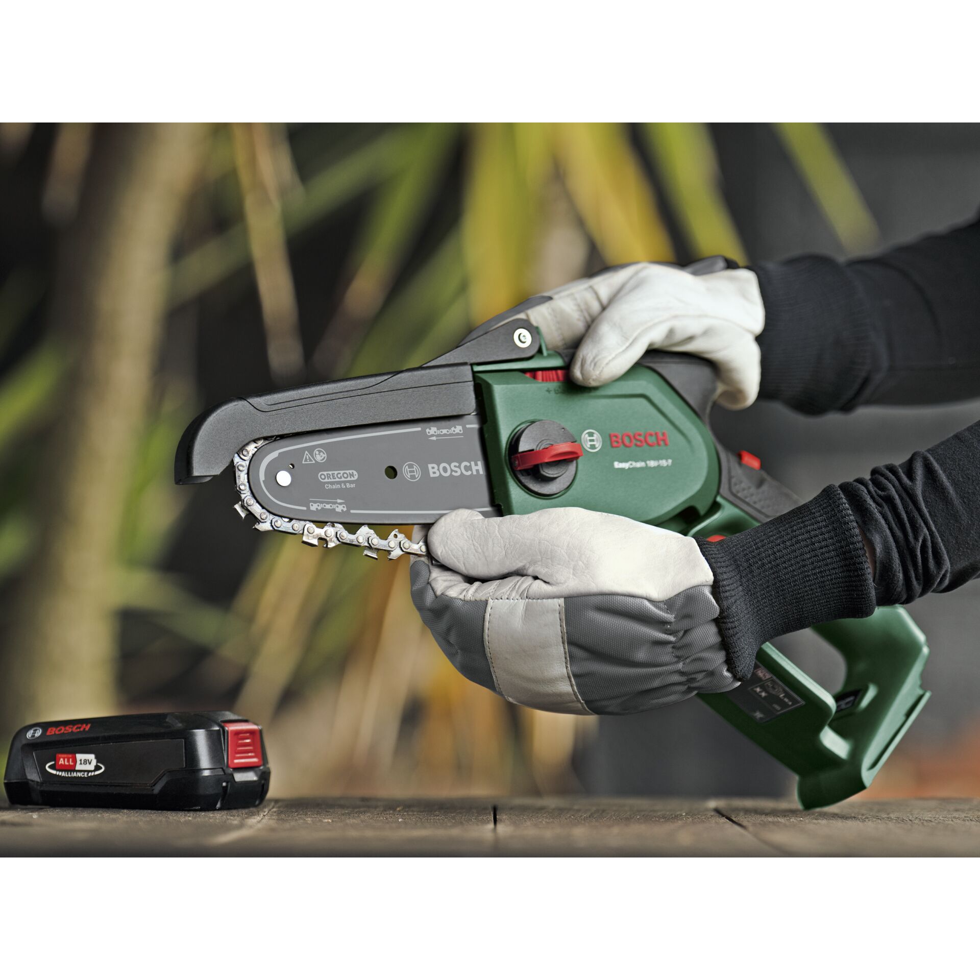 Bosch EasyChain 18V-15-7 Akku-Baumsäge Bosch EasyChain 18V-15-7 Akku-Baumsäge