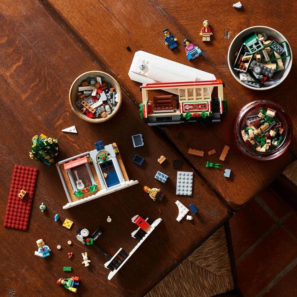 LEGO Creator Expert - Weihnachtlich geschmückte Hauptstraße LEGO Creator Expert - Weihnachtlich geschmückte Hauptstraße