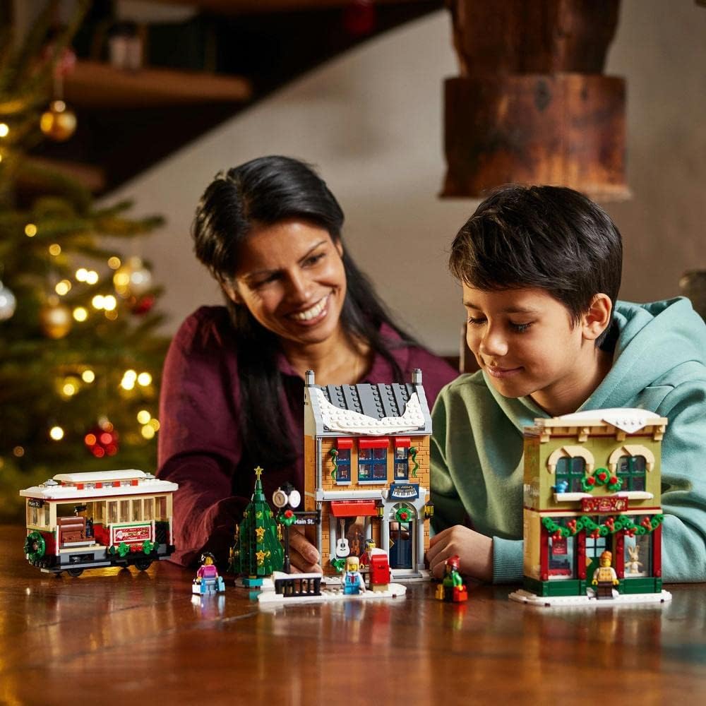 LEGO Creator Expert - Weihnachtlich geschmückte Hauptstraße LEGO Creator Expert - Weihnachtlich geschmückte Hauptstraße