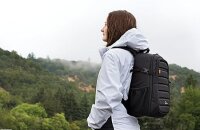 Lowepro Tahoe 150 Rucksack für Kamera mit anpassbarem Innenraum, passend für DSLR mit Objektiv, zusätzliches Objektiv, 10-Zoll-Tablet, Schwarz, LP36892-PWW