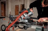 metabo Kappsäge KGS 216 M - 1200 W - Mit Zugfunktion, Präzisionsschnitt, LED-Schattenlinie, robustes Aluminiumdesign - Ideal für Holz- und Metallarbeiten - Inkl. Maschinenständer KSU 251 und Zubehör