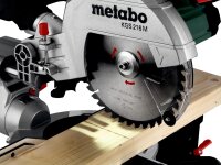 metabo Kappsäge KGS 216 M - 1200 W - Mit Zugfunktion, Präzisionsschnitt, LED-Schattenlinie, robustes Aluminiumdesign - Ideal für Holz- und Metallarbeiten - Inkl. Maschinenständer KSU 251 und Zubehör