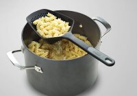 Joseph Joseph Scoop Plus Sieblöffel - Abtropfsieb Schwarz